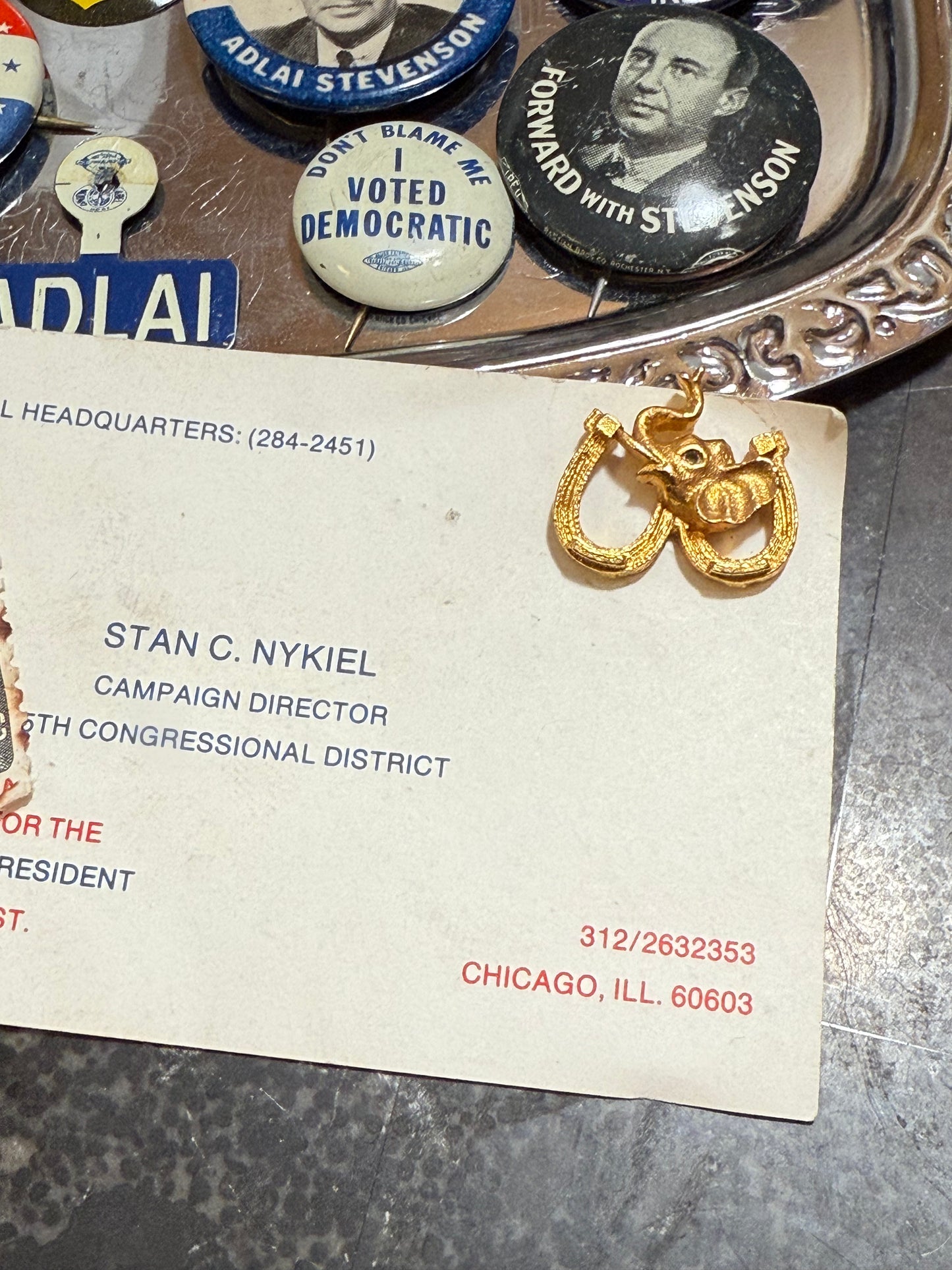 Lot of vintage campaign pins & other items (tray not included)