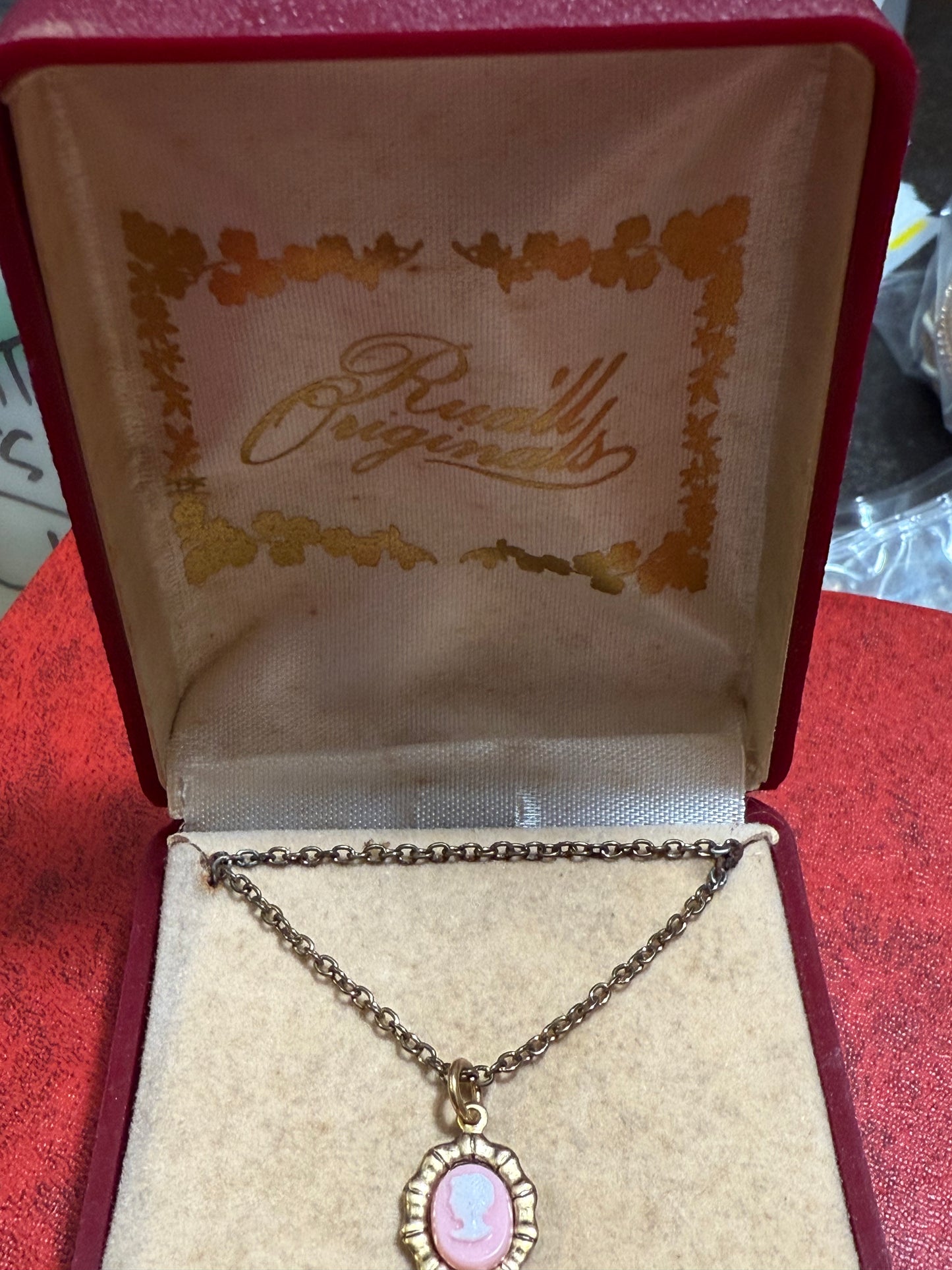 Vintage gold-tone pink cameo necklace & earring set