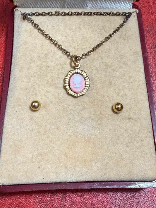 Vintage gold-tone pink cameo necklace & earring set